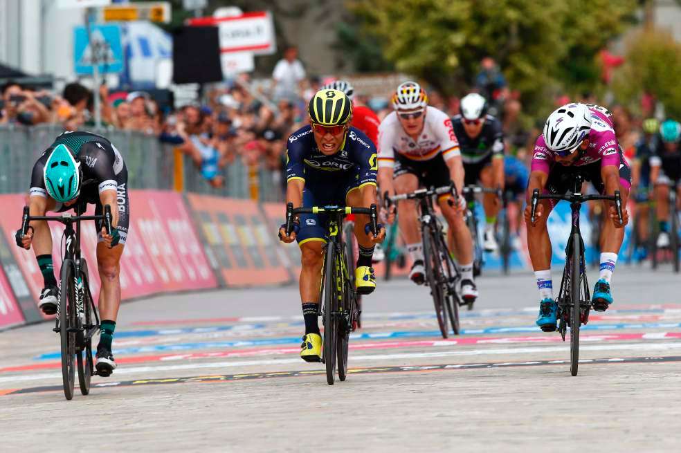 Fernando Gaviria (der.) quedó segundo en la séptima etapa y sigue siendo gran protagonista del Giro de Italia del centenario. / AFP