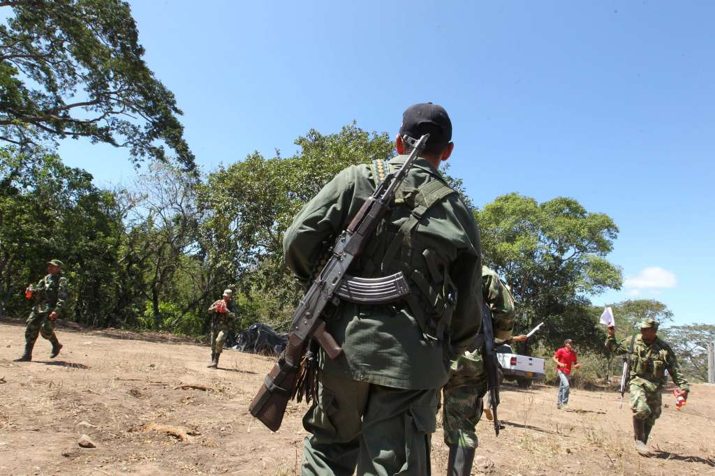 Guerrilleros de las Farc llegando a Pondores (Guajira).