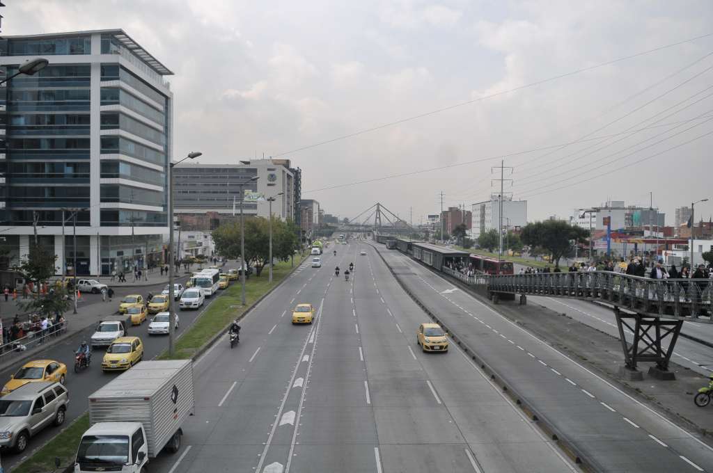 Varios aspectos de las calles de la capital durante el día sin carro