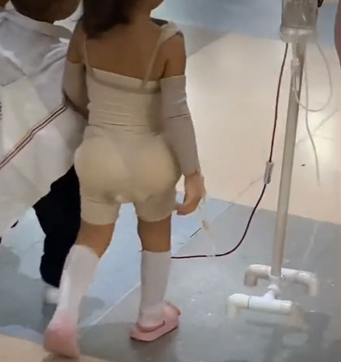 Niña disfrazada de paciente de cirugía estética causó polémica en Cartagena