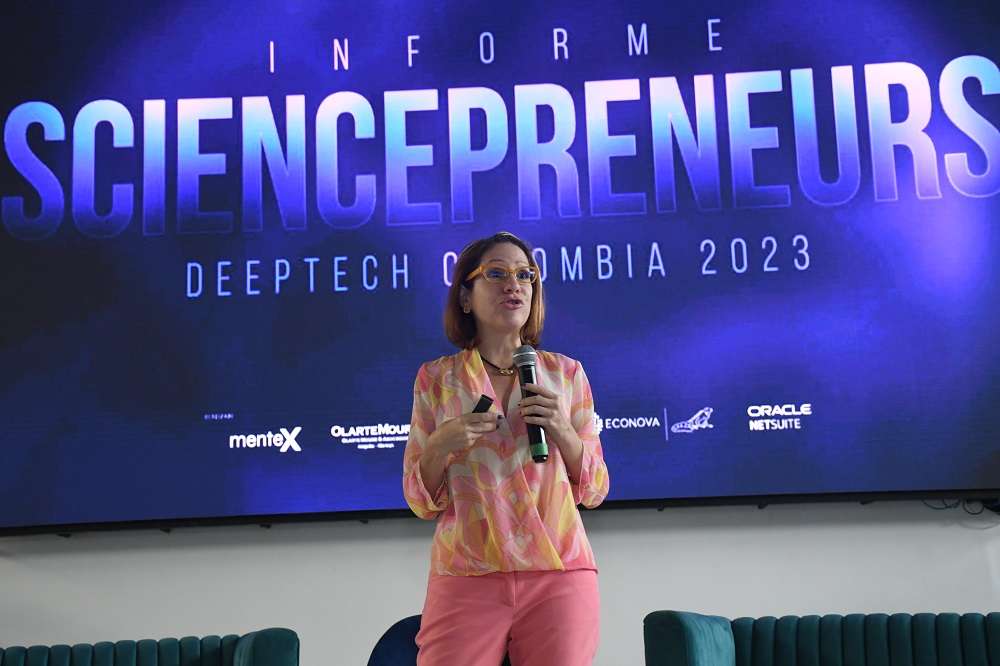 Claudia Aparicio Yañez, CEO de Mentex, presentó el primer informe sobre las deep tech en Colombia.