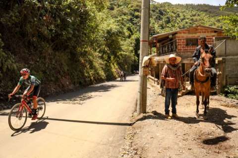 Los cuadros de la Vuelta a Antioquia: la crónica del niño que le ganó a los gigantes