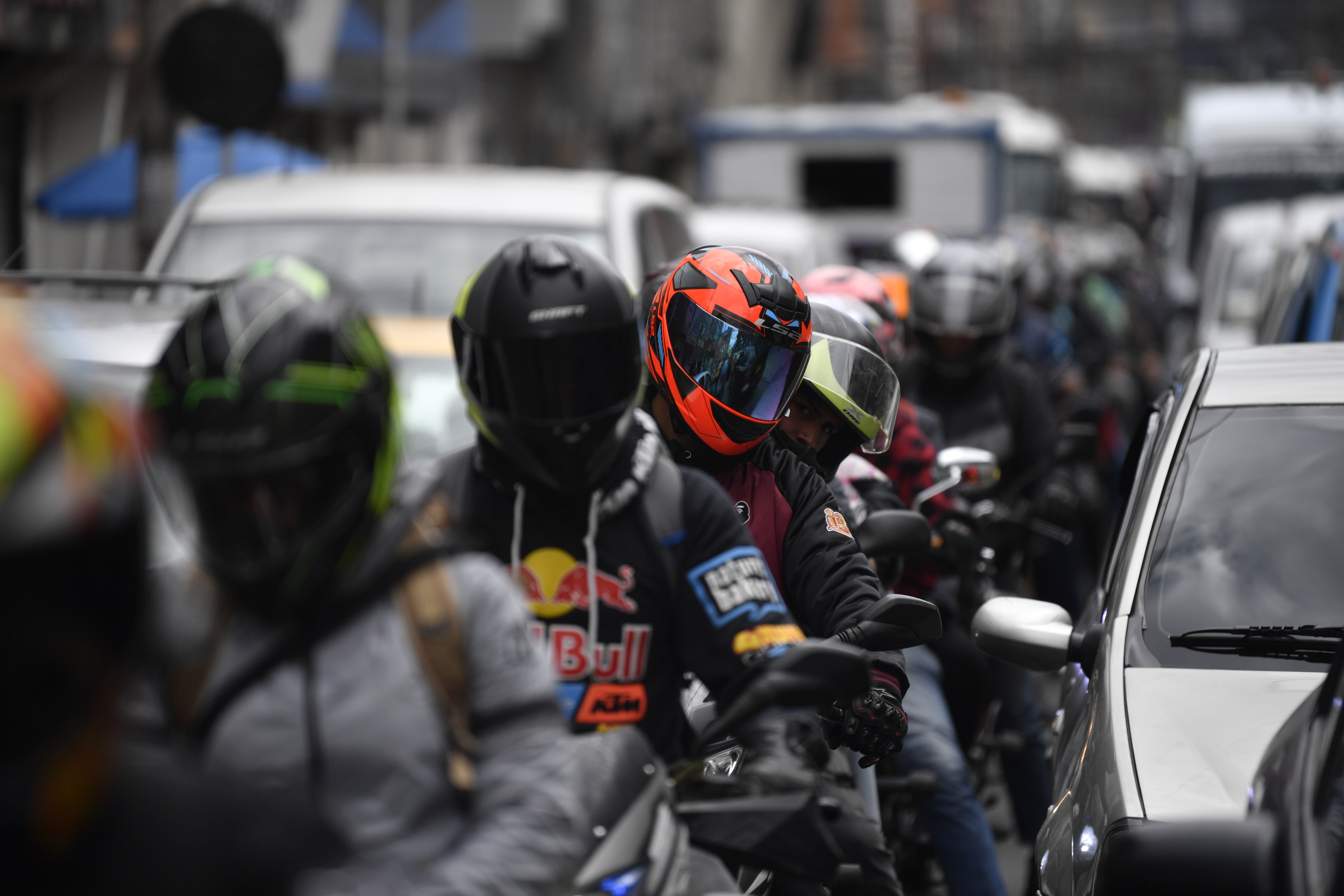 Trancones en el sector de Venecia al sur de Bogotá debido a las obras viales de la zona para el futuro puente de la av 68 con autopista sur