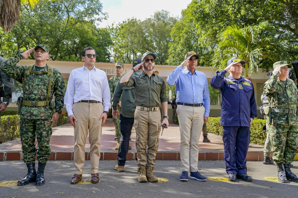 El presidente Abelardo de la Espriella lideró consejo de seguridad en Cúcuta tras atentado en Los Patios (Norte de Santander). Lo acompañó el ministro del Interior, Rodrigo Lara, y el ministro de Defensa, Jorge Mora.