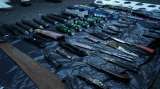 Hallan armas blancas y taser durante operativo a vendedores ambulantes