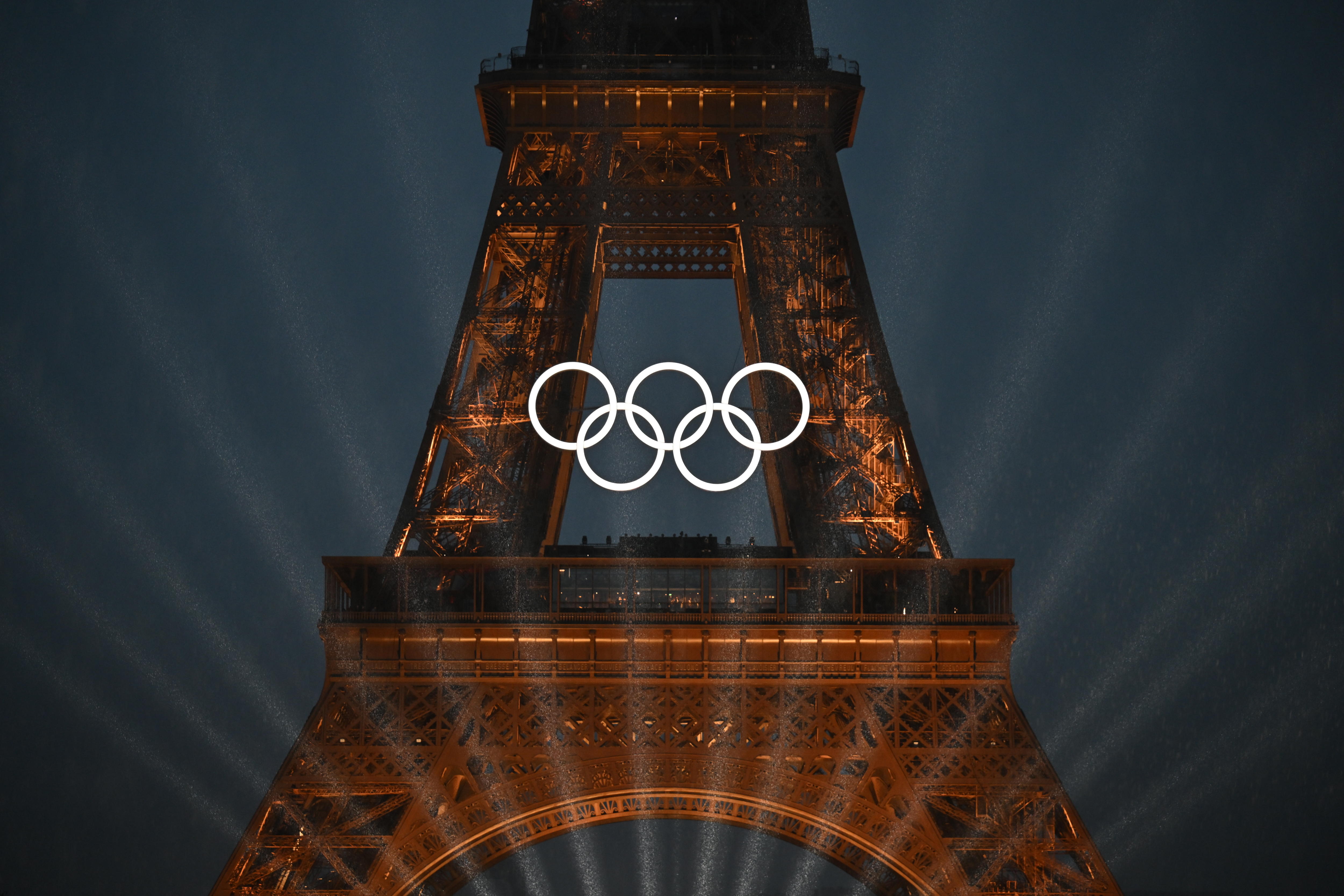 Paris (France), 26/07/2024.- A general view on Eiffel Tower during the Opening Ceremony of the Paris 2024 Olympic Games, in Paris, France, 26 July 2024. (Francia) EFE/EPA/Joel Marklund / POOL