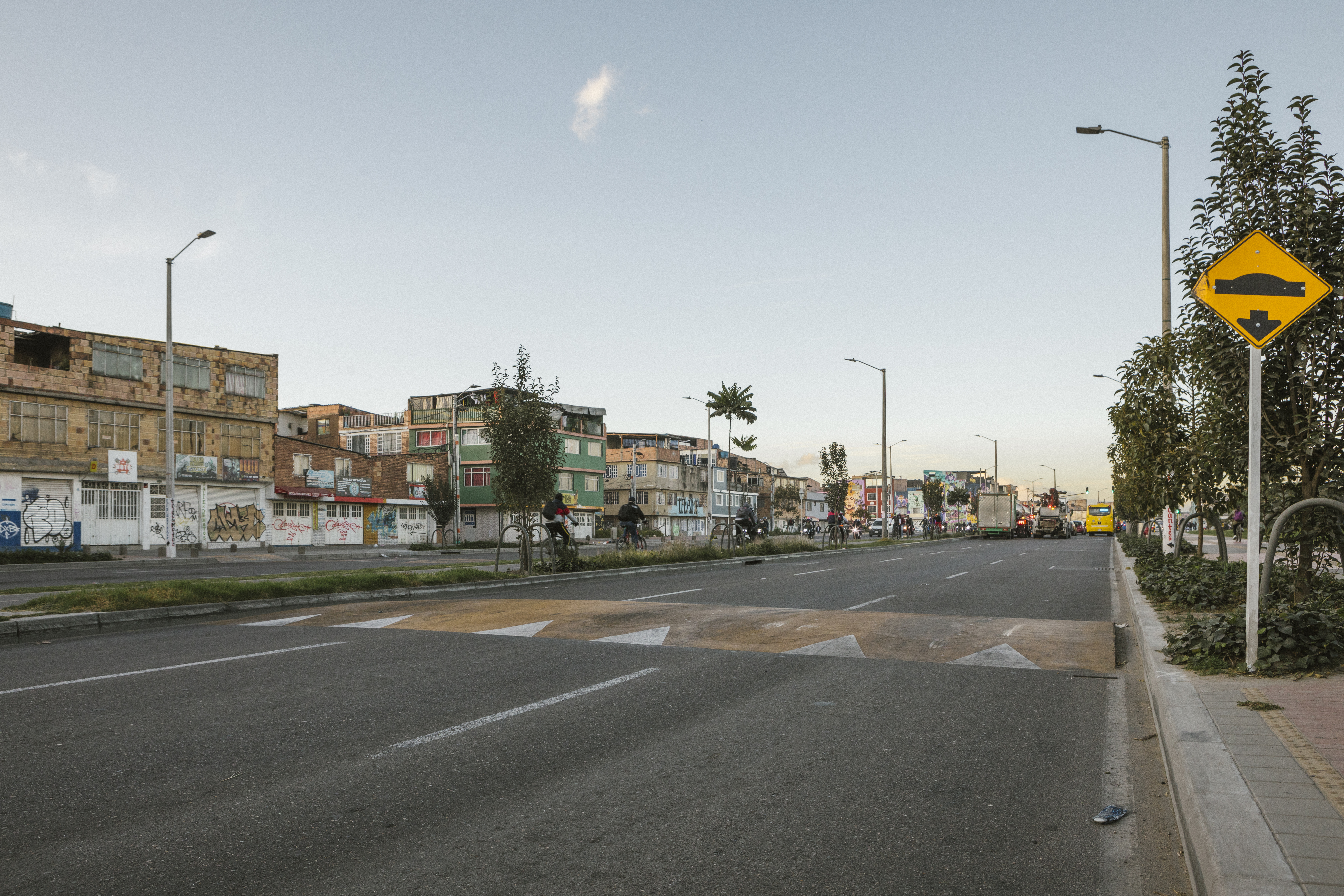 Resalto parabólico Av. Guayacanes que redujo la mortandad y siniestralidad vial en el corredor.