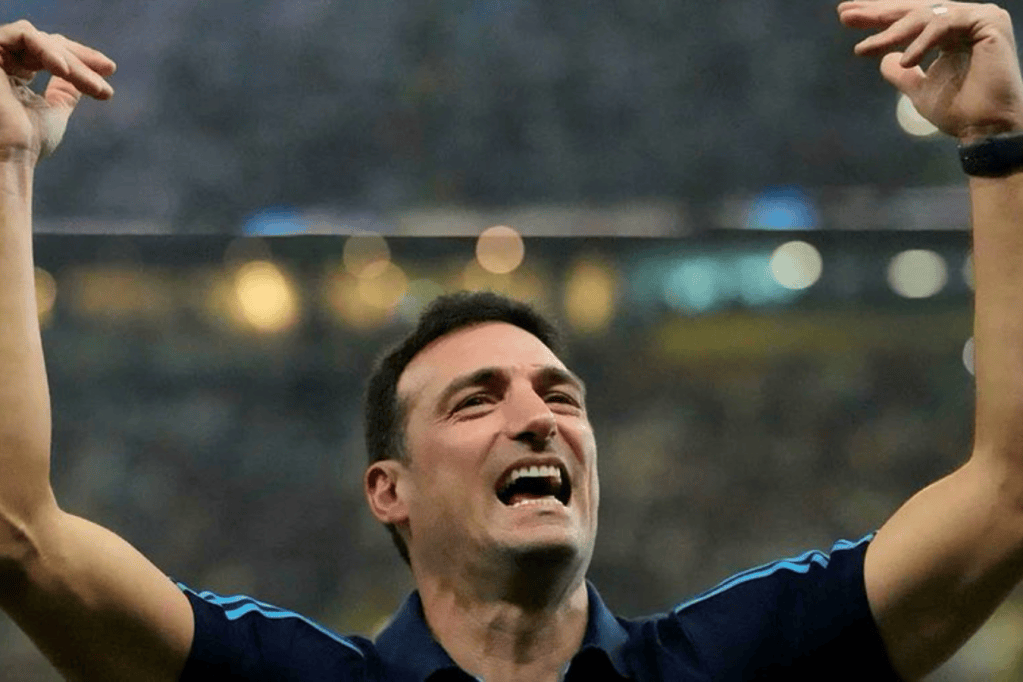 Lionel Scaloni celebra el título de Argentina en Catar 2022.