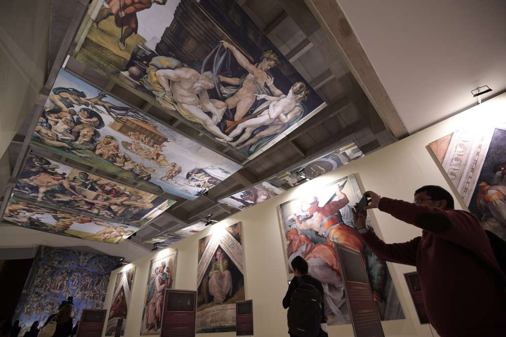 Reproducción de 34 lienzos correspondientes a la exhibición de la obra maestra de Miguel Ángel que se encuentra en la Capilla Sixtina de Roma.