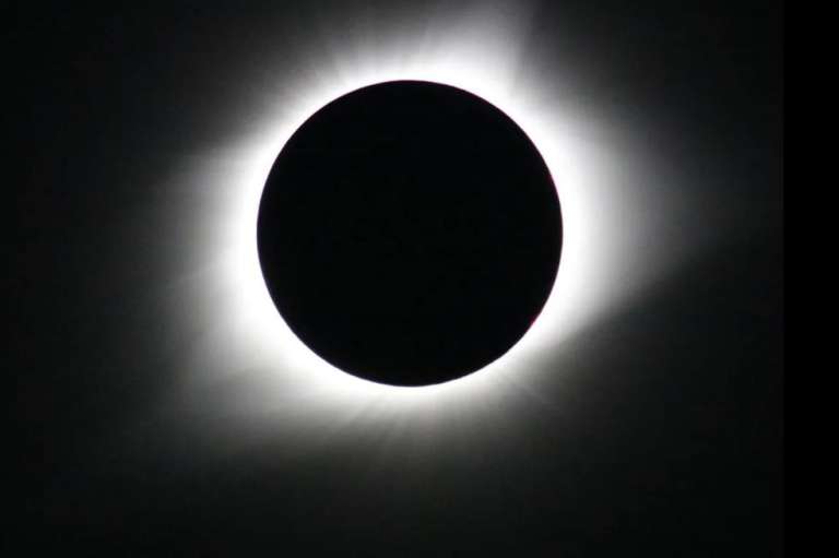 El eclipse ofrecerá una valiosa oportunidad para la investigación científica, permitiendo estudios detallados de la corona solar y la ionosfera terrestre.