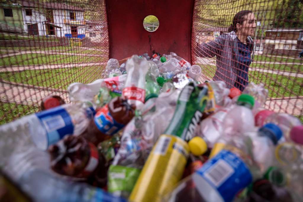 La heredera de la lucha ambiental de Rovira es Natalia Giraldo, una joven de 25 años que lidera un proyecto de reciclaje en la vereda de Riomanso, a una hora y media del casco urbano de Rovira.