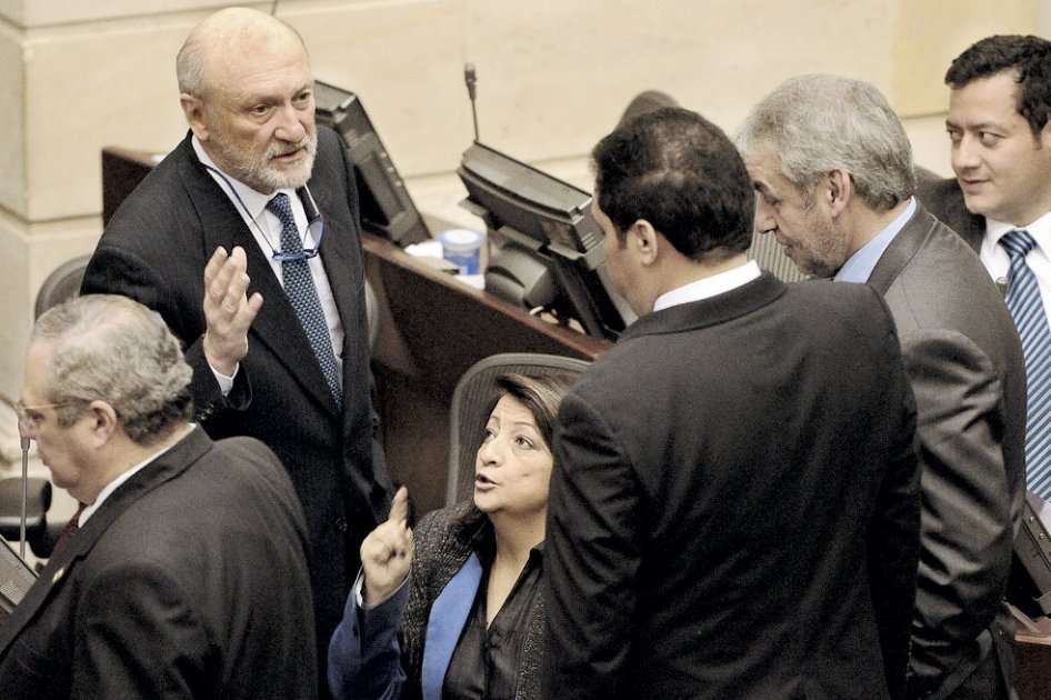 La Ley 1475 de 2011 obliga a que en las listas a cargos populares haya un 30% de cuota femenina. / Gabriel Aponte