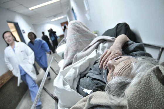 ¿Por qué las EPS no han podido pagar las deudas a los hospitales?