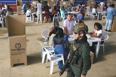 Carnés, amenazas y control armado: así llegan las regiones a las elecciones presidenciales