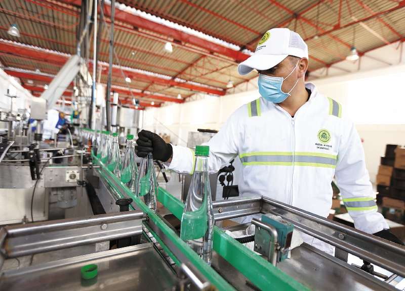 De acuerdo con cifras de la Asociación Colombiana de Industrias Licoreras, a octubre su producción ha disminuido un 38 % frente al mismo período de 2019.