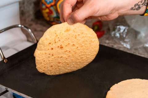 Cómo hacer tortillas de maíz para tacos mexicanos