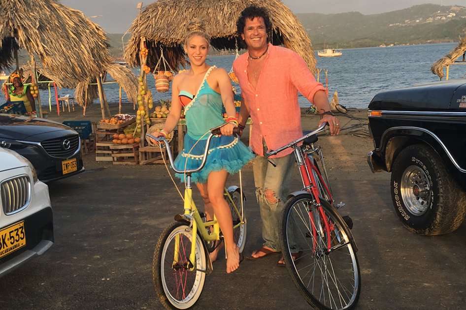 Shakira y Carlos Vives en el rodaje del video de "La bicicleta". / Cortesía