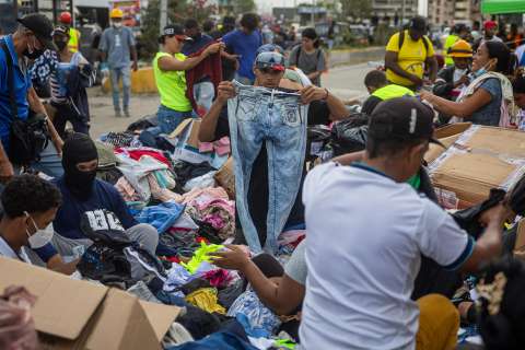 Rescatistas reducen las esperanzas de encontrar sobrevivientes tras terremotos en Venezuela