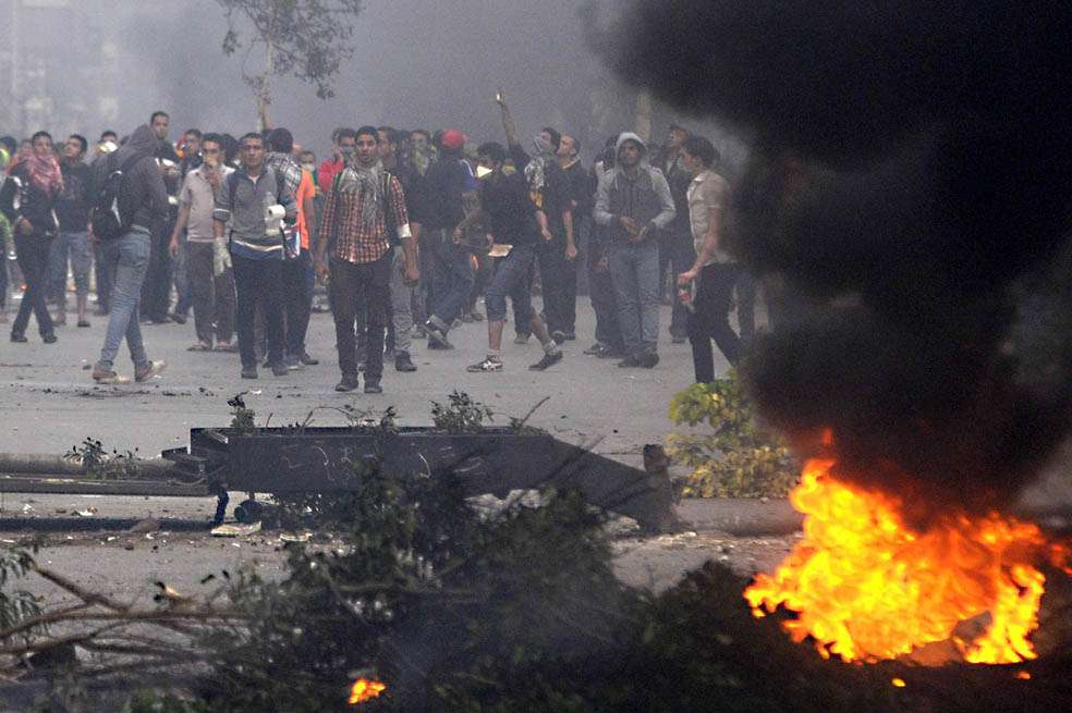 Varios partidarios de los Hermanos Musulmanes participan en una protesta cerca del Palacio Koubbeh de El Cairo. /EFE