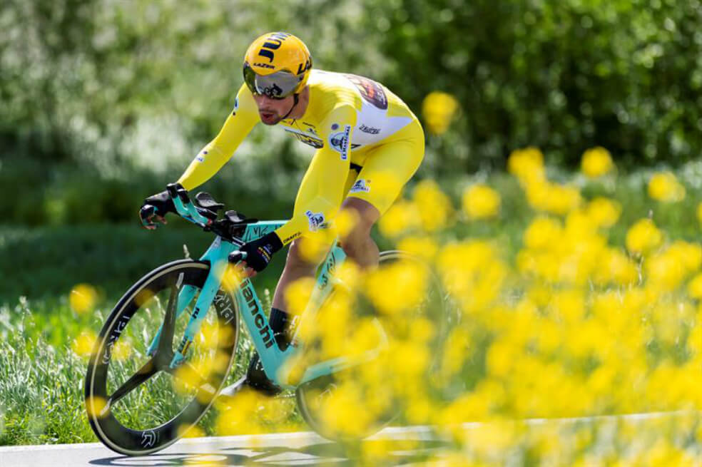 Roglic, durante la contrarreloj final del Tour de Romandía, este domingo. / EFE