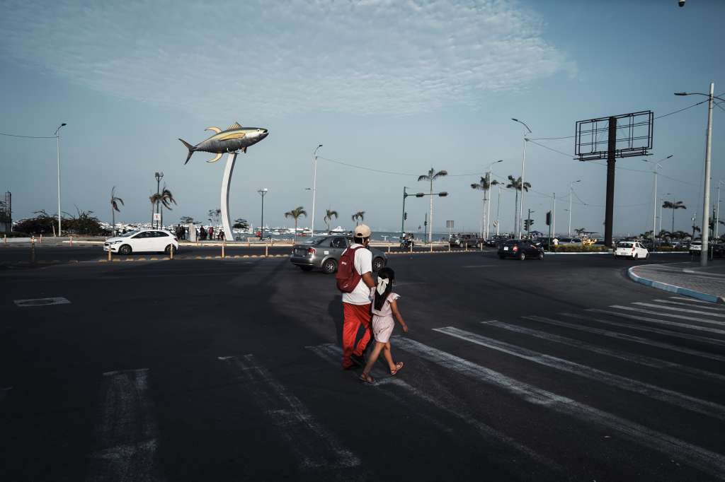 La economía de la ciudad de Manta, Ecuador, se desarrolla alrededor de la pesca de atún.