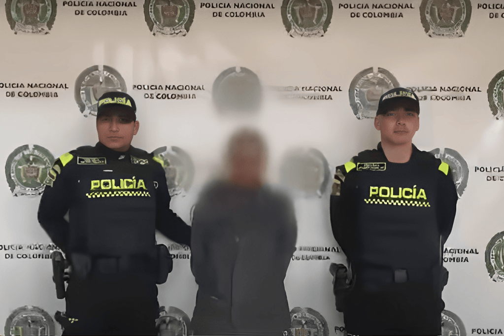 El llamado de la madre del menor fue oportuno y los patrulleros de la zona alcanzaron al ladrón quien ya había emprendido la huida.