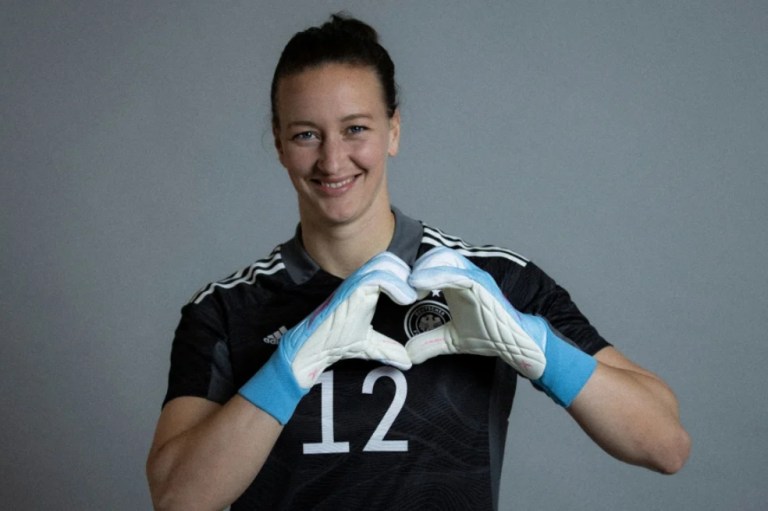 Almuth Schult, insignia de la lucha por los derechos de las mujeres en el fútbol