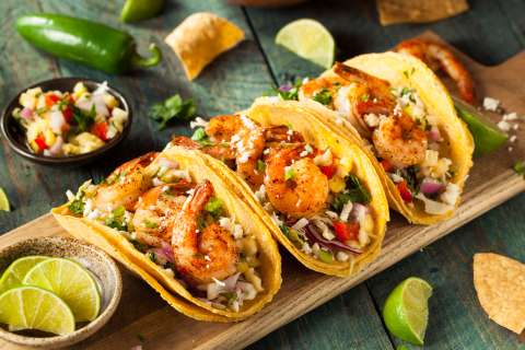 Esta es la receta para hacer tacos con camarones