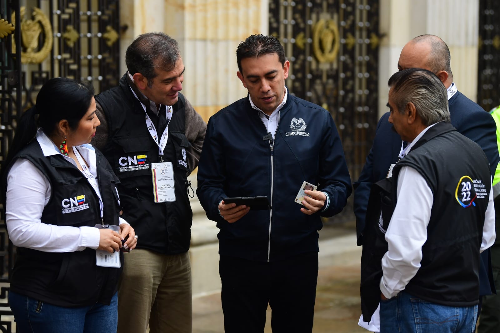 El Registrador Nacional, Alex Vega en compañía de miembros del Consejo Nacional Electoral.