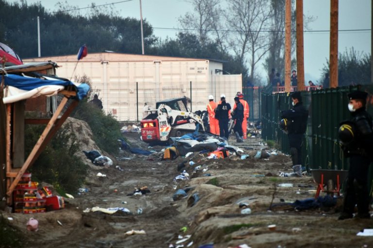 La «Jungla» de Calais queda prácticamente vacía en tres días