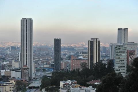 Levantan alerta ambiental en Bogotá: motos podrán circular y pico y placa no será todo el día