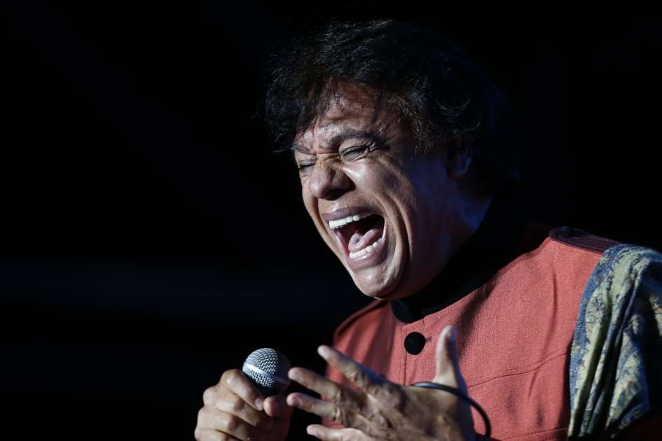 Juan Gabriel, "El divo de Juárez", en una presentación durante la gira "Celebración 2014". / AFP