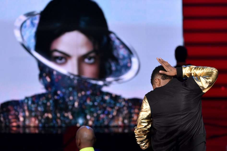 Usher en los premios de música iHeart Radio.