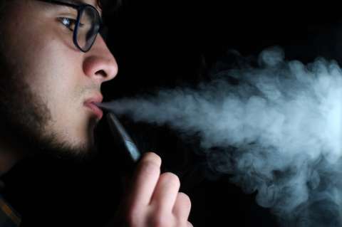 Organizaciones piden endurecer regulación de cigarrillos electrónicos en Colombia