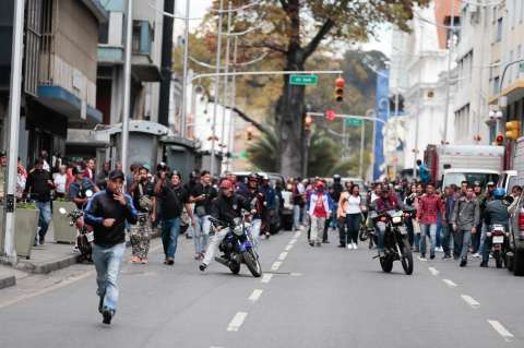Oposición venezolana denuncia ataques de militares y colectivos en sede del Parlamento