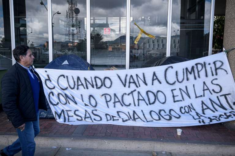 Finalmente, el grueso de la marcha se dirigió a las instalaciones de la ANT para que la entidad escuchara directamente sus reclamos.