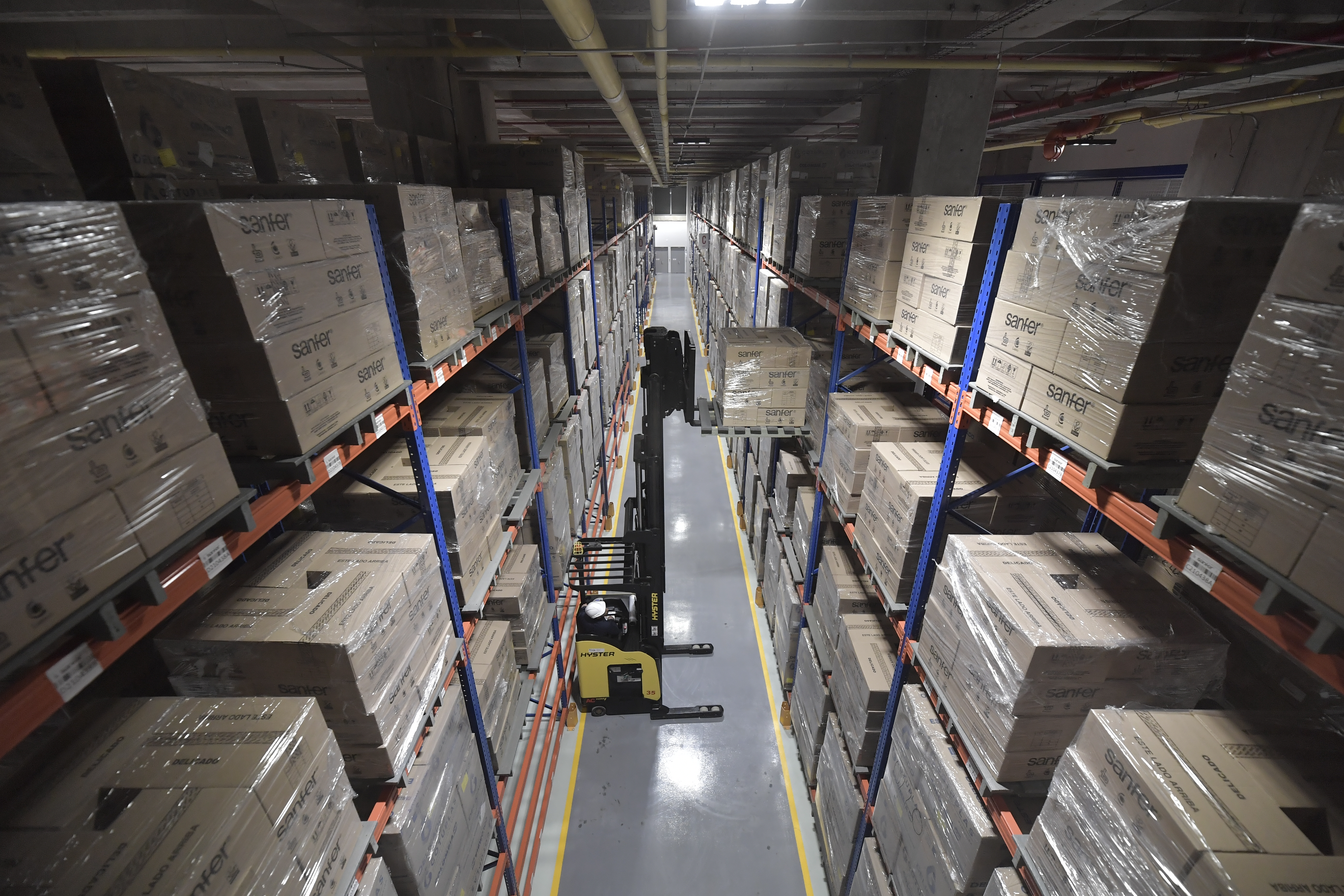 Aspectos de los laboratorios y bodegas de la farmacéutica Sanfer