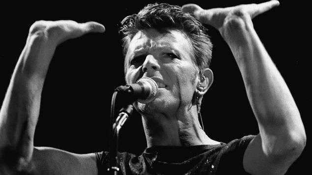 David Bowie, quien alguna vez dijo sobre el alcohol: "Beber es el beso de la muerte para mí". / Afp