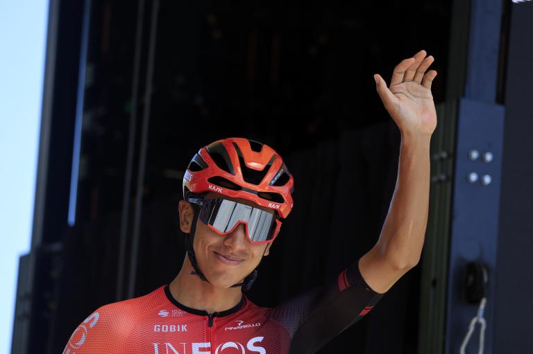 Egan Bernal confirmó que no tiene covid-19 y seguirá en el Tour de Francia
