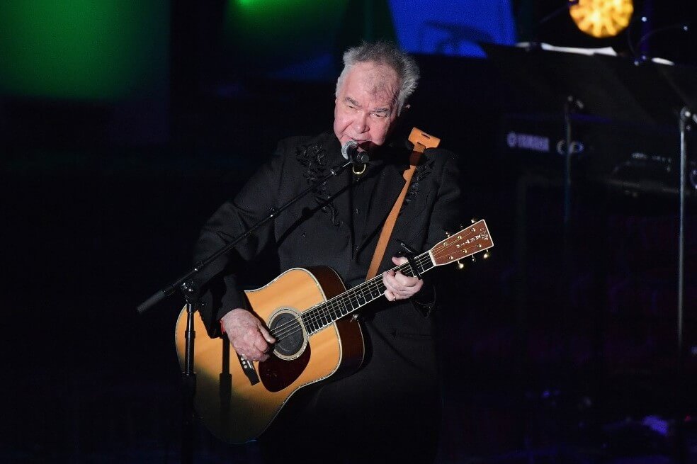 El artista se abrió paso en la escena folk y country de los años 70 a partir de su disco "John Prine" (1971). / AFP