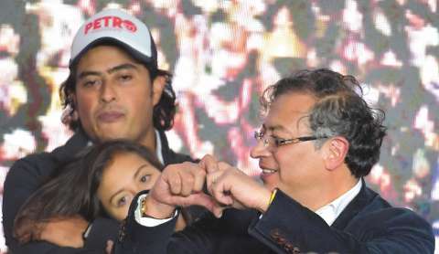 Campaña Petro estaría a menos de $300 millones de volarse los topes electorales