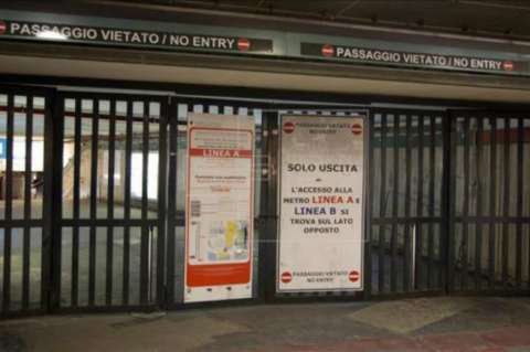 Pánico en Metro de Roma por hombre que portaba un fusil de juguete
