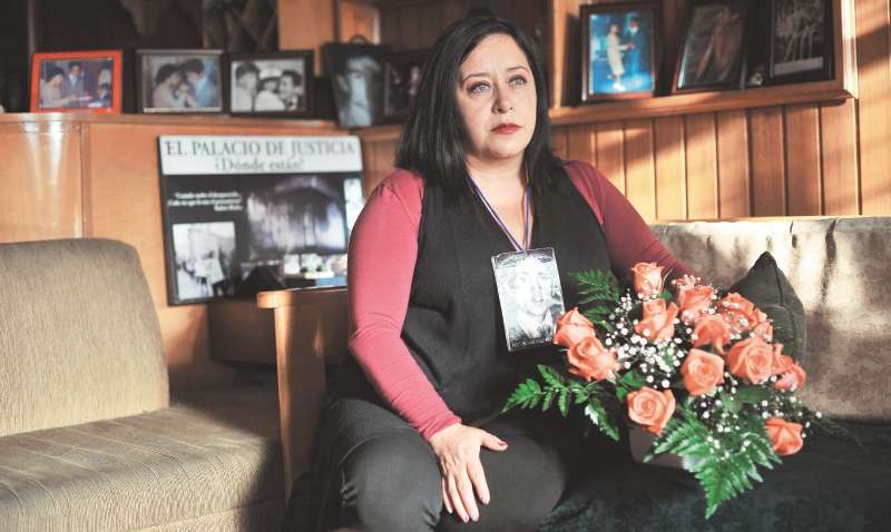 Pilar Navarrete tiene en su casa 24 portarretratos de fotos restauradas de Héctor Jaime Beltrán. / Óscar Pérez - El Espectador