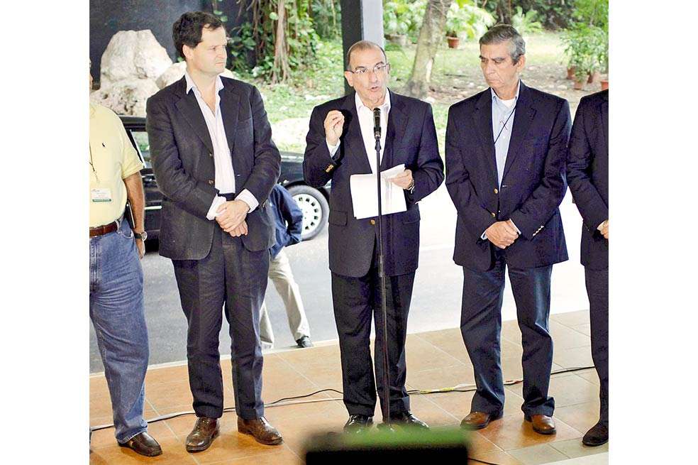 Los miembros del equipo negociador del gobierno Humberto de la Calle, Sergio Jaramillo y Jorge Enrique Mora. / Reuters