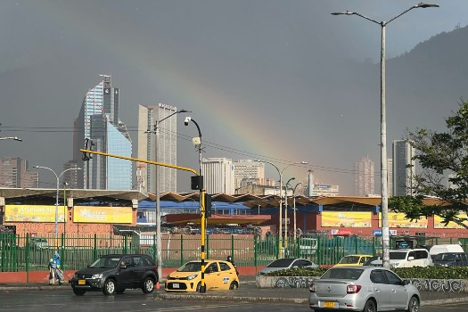 La tarde de este miércoles 31 de enero volvió a llover en Bogotá después de 20 días de sequía. Fuertes aguaceros se reportan en toda la ciudad en medio de la emergencia por incendios.