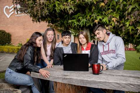 ¿Por qué estudiar en Unicervantes? becas y beneficios que ofrece
