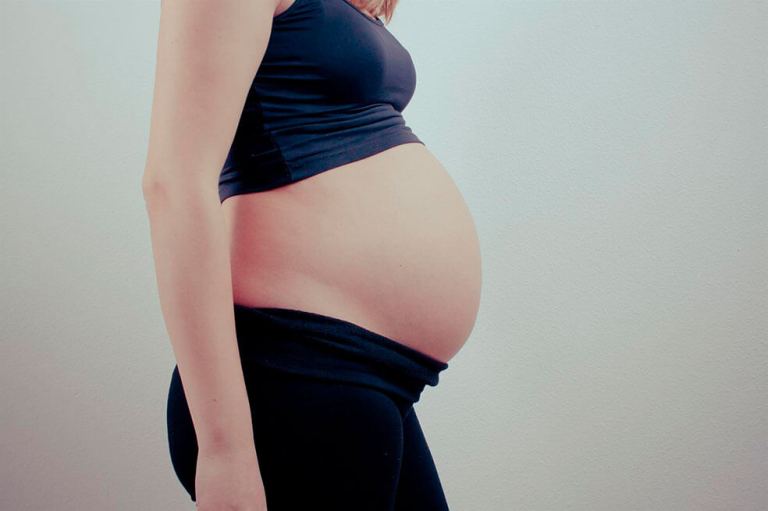 Las embarazadas con sobrepeso que están menos tiempo sentadas reducen la grasa del bebé