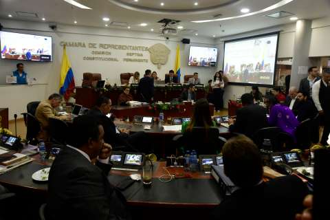 “Un triunfo para la juventud”: congresistas reaccionaron al avance de la reforma laboral