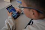 ¿Bogotá apagará los celulares en las aulas?: El debate por la nueva resolución del Distrito
