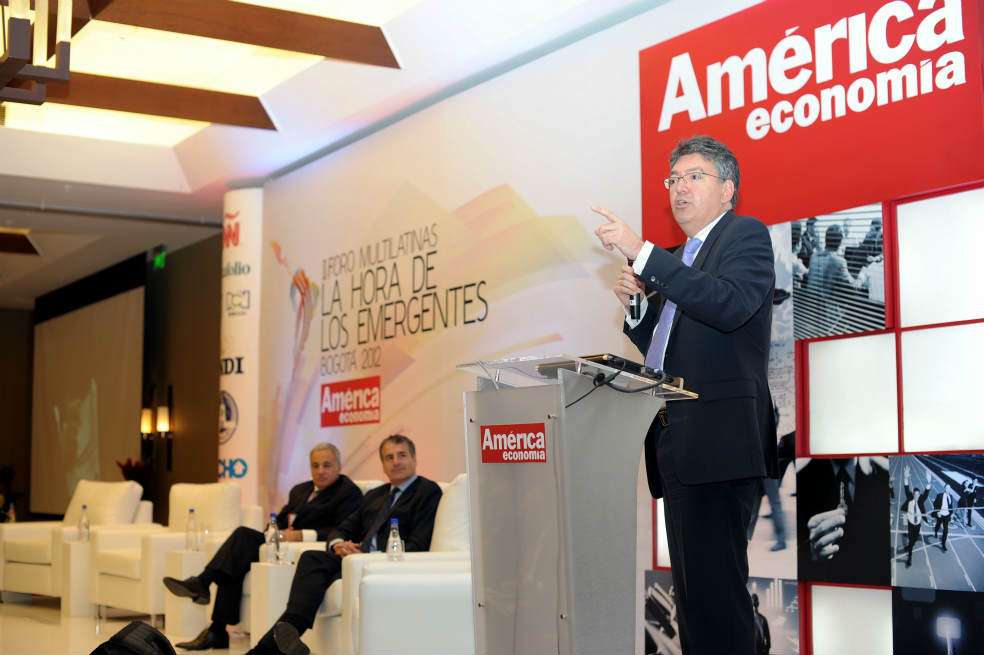 Mauricio Cárdenas, ministro de Hacienda, explicando las fortalezas de Colombia para atraer inversión y, de paso, la solidez de las empresas nacionales para crecer fuera del país./ Luis Ángel